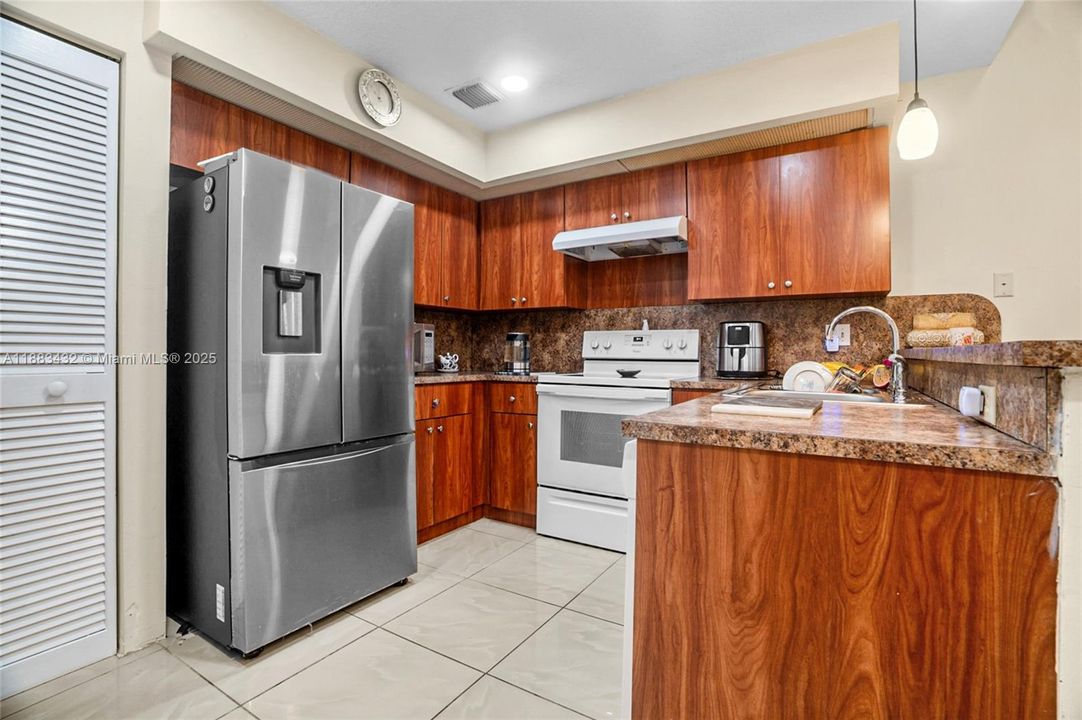 For Sale: $345,000 (3 beds, 2 baths, 1336 Square Feet)