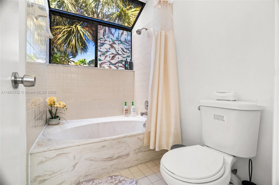 For Sale: $345,000 (3 beds, 2 baths, 1336 Square Feet)