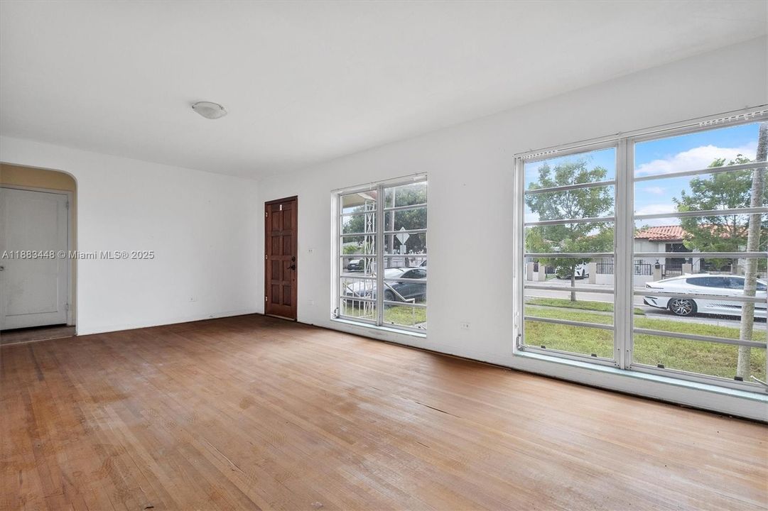 Vendido Recientemente: $583,000 (3 camas, 1 baños, 1063 Pies cuadrados)