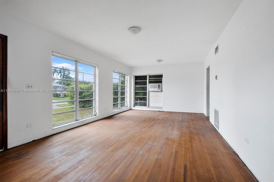 Vendido Recientemente: $583,000 (3 camas, 1 baños, 1063 Pies cuadrados)