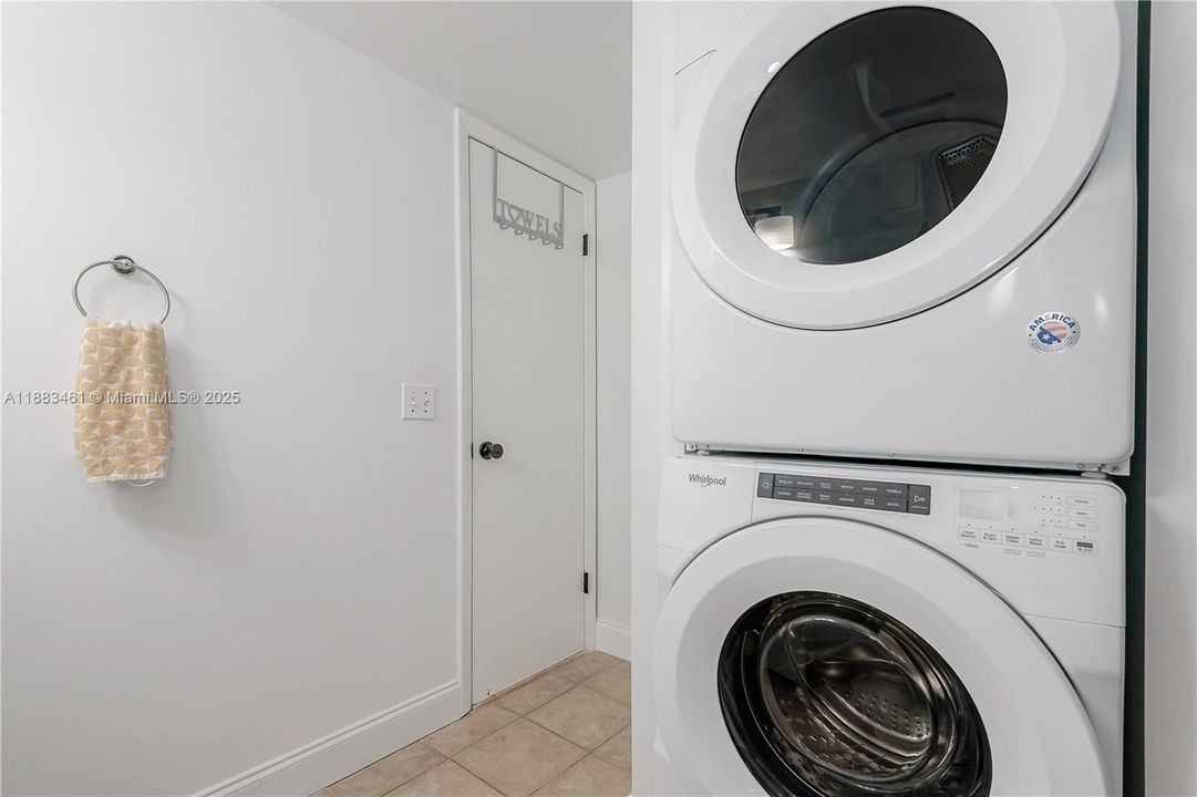 待售: $315,000 (2 贝兹, 2 浴室, 1231 平方英尺)