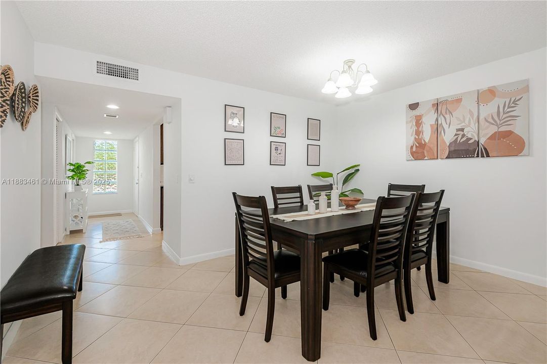 待售: $315,000 (2 贝兹, 2 浴室, 1231 平方英尺)