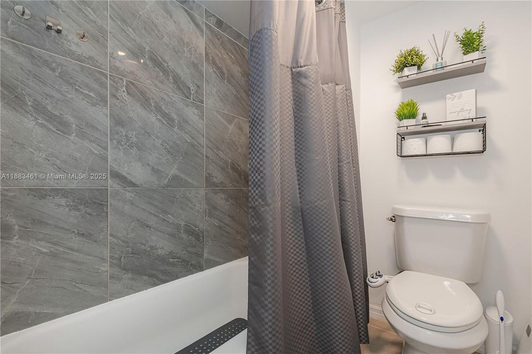 待售: $315,000 (2 贝兹, 2 浴室, 1231 平方英尺)