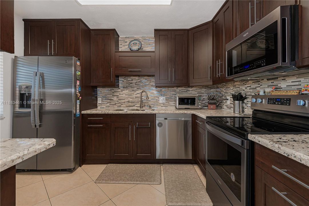 待售: $315,000 (2 贝兹, 2 浴室, 1231 平方英尺)