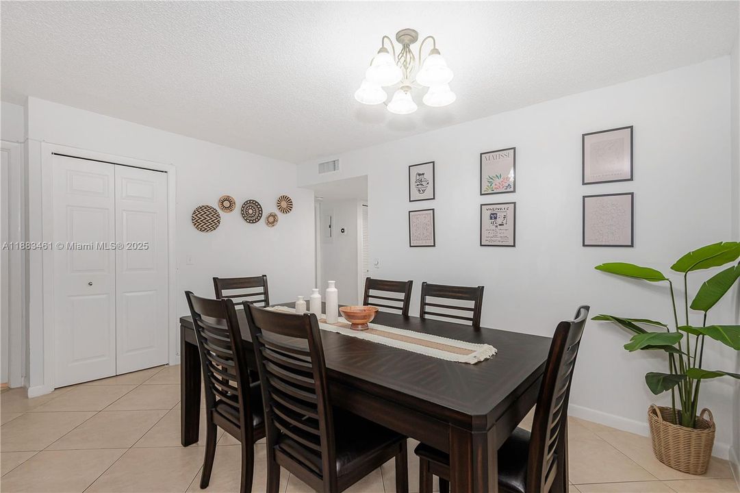 待售: $315,000 (2 贝兹, 2 浴室, 1231 平方英尺)