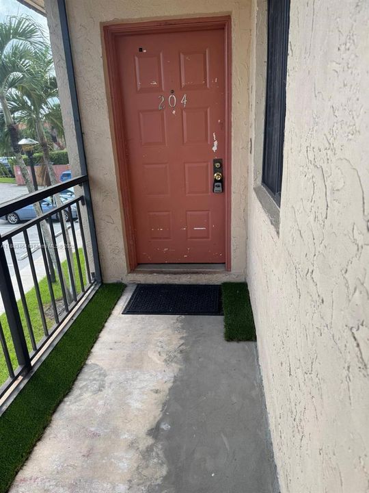 Под контрактом: $2,100 (2 спален, 2 ванн, 1225 Квадратных фут)