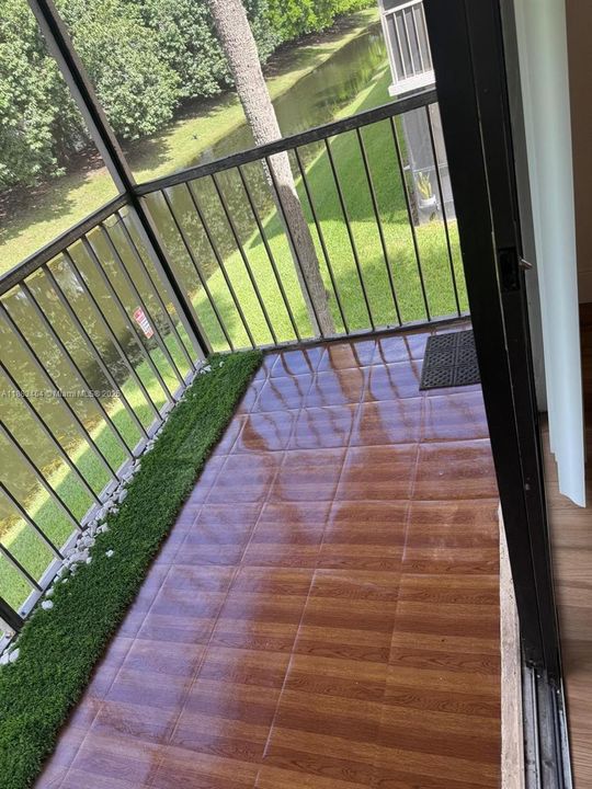 Под контрактом: $2,100 (2 спален, 2 ванн, 1225 Квадратных фут)