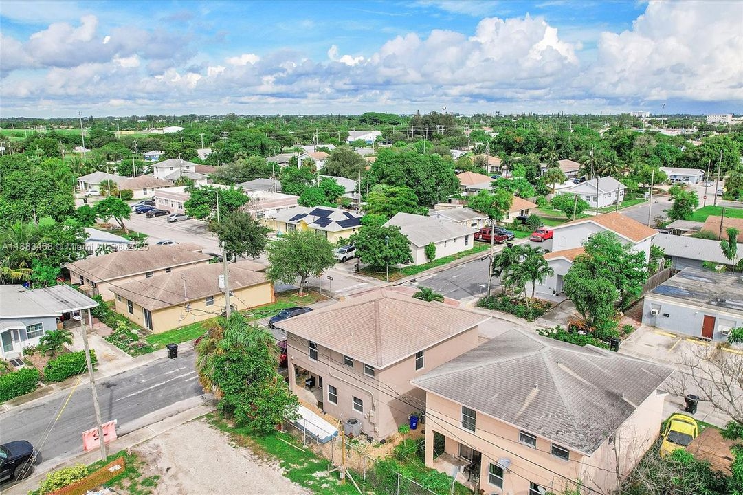 На продажу: $395,000 (3 спален, 2 ванн, 1609 Квадратных фут)