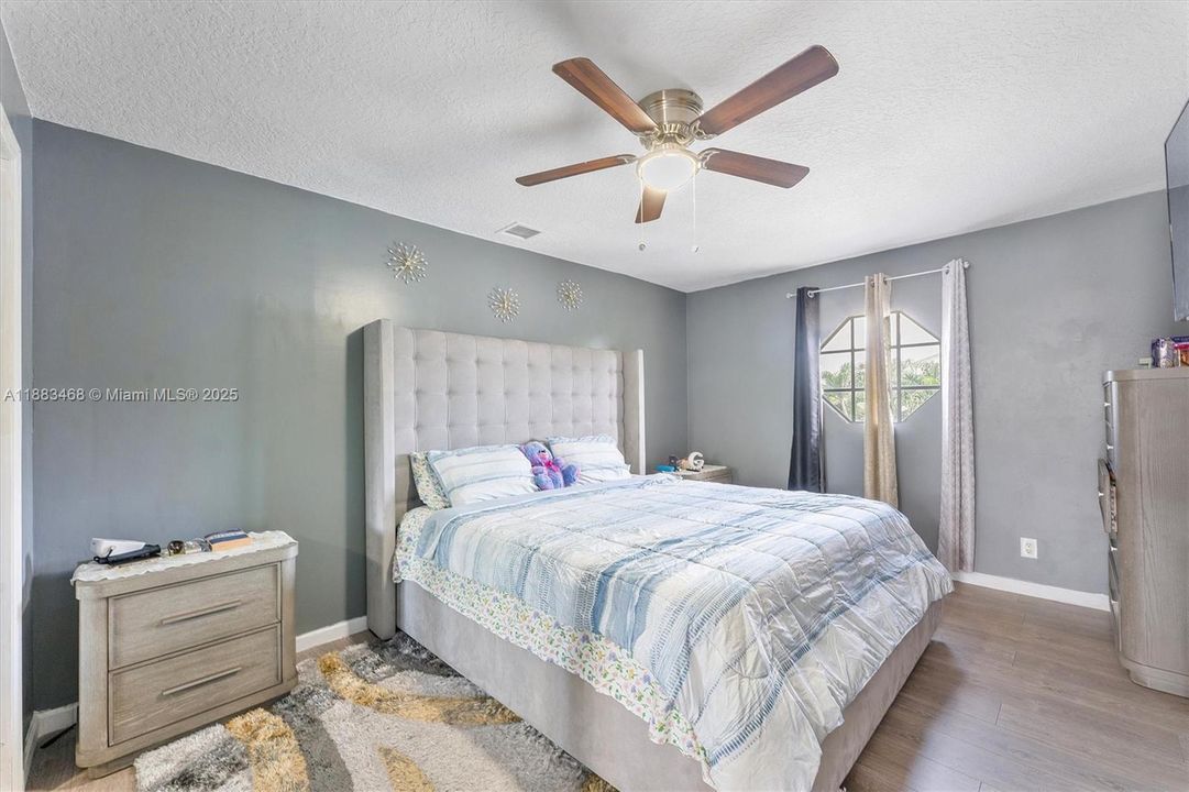 На продажу: $395,000 (3 спален, 2 ванн, 1609 Квадратных фут)