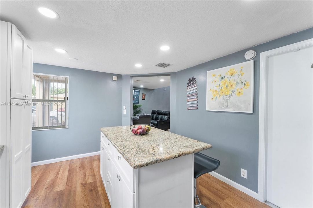 На продажу: $395,000 (3 спален, 2 ванн, 1609 Квадратных фут)