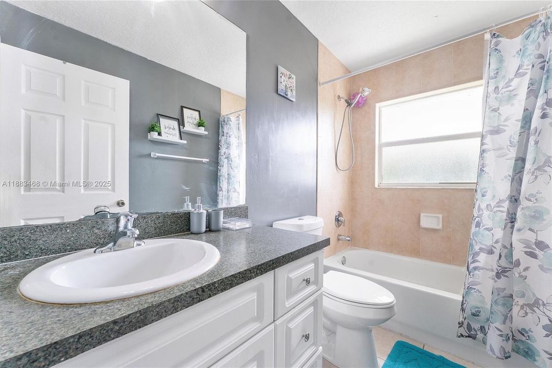 На продажу: $395,000 (3 спален, 2 ванн, 1609 Квадратных фут)