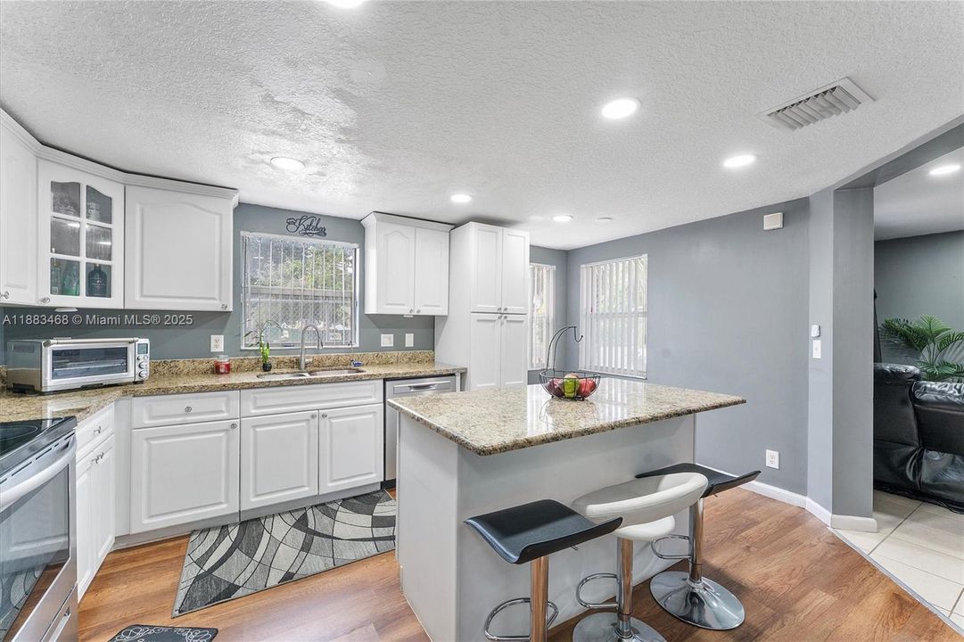 На продажу: $395,000 (3 спален, 2 ванн, 1609 Квадратных фут)