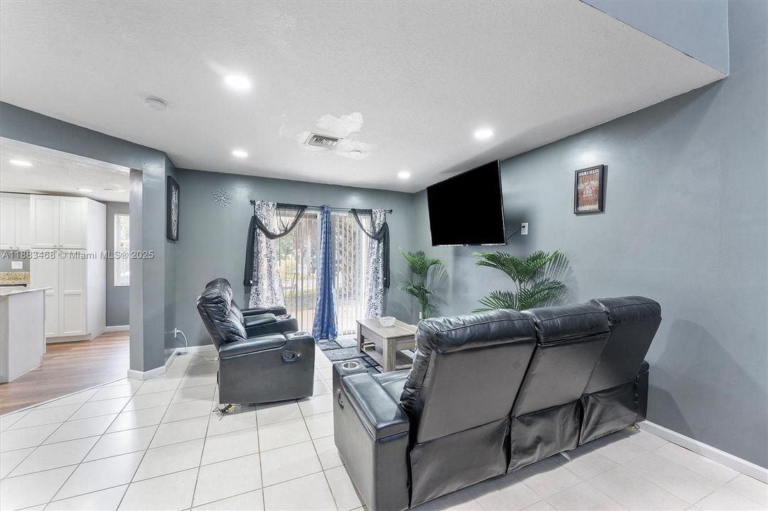 На продажу: $395,000 (3 спален, 2 ванн, 1609 Квадратных фут)