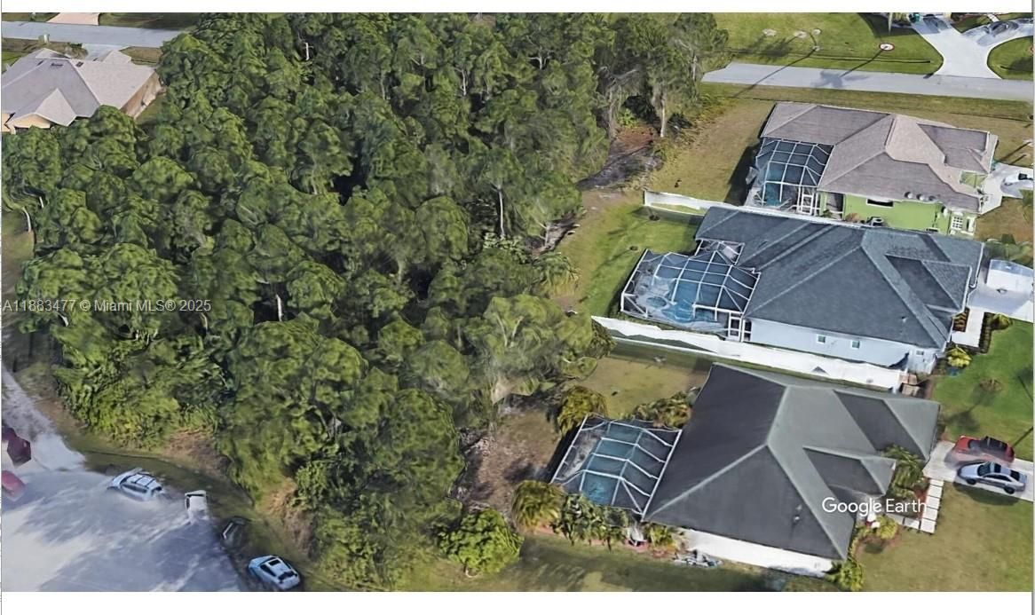 На продажу: $200,000 (0.42 acres)