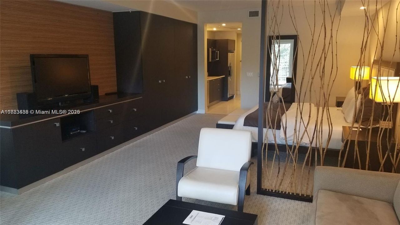 待售: $125,000 (1 贝兹, 1 浴室, 705 平方英尺)