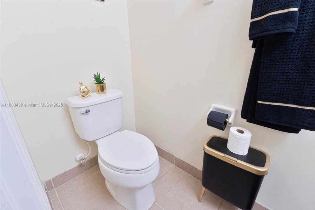 合同活跃: $3,150 (3 贝兹, 2 浴室, 1742 平方英尺)