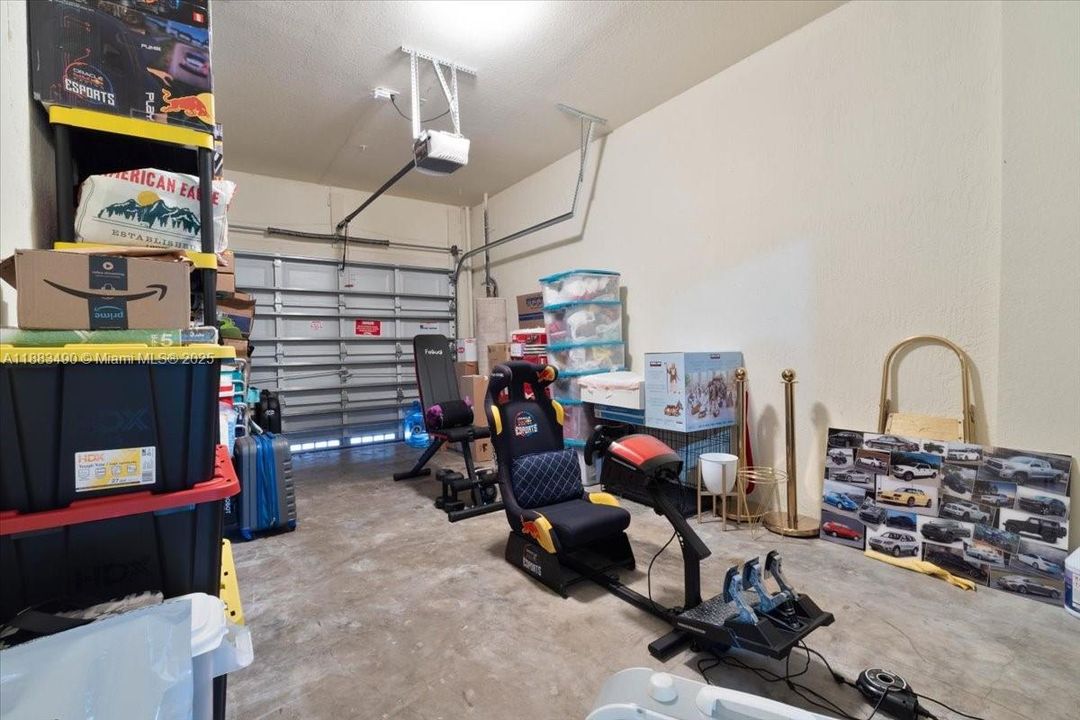 合同活跃: $3,150 (3 贝兹, 2 浴室, 1742 平方英尺)