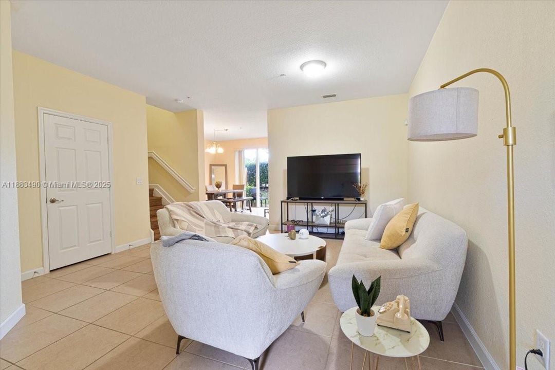 合同活跃: $3,150 (3 贝兹, 2 浴室, 1742 平方英尺)