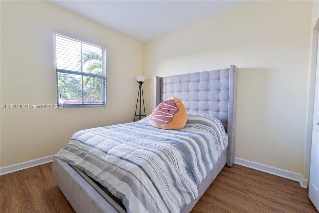 合同活跃: $3,150 (3 贝兹, 2 浴室, 1742 平方英尺)