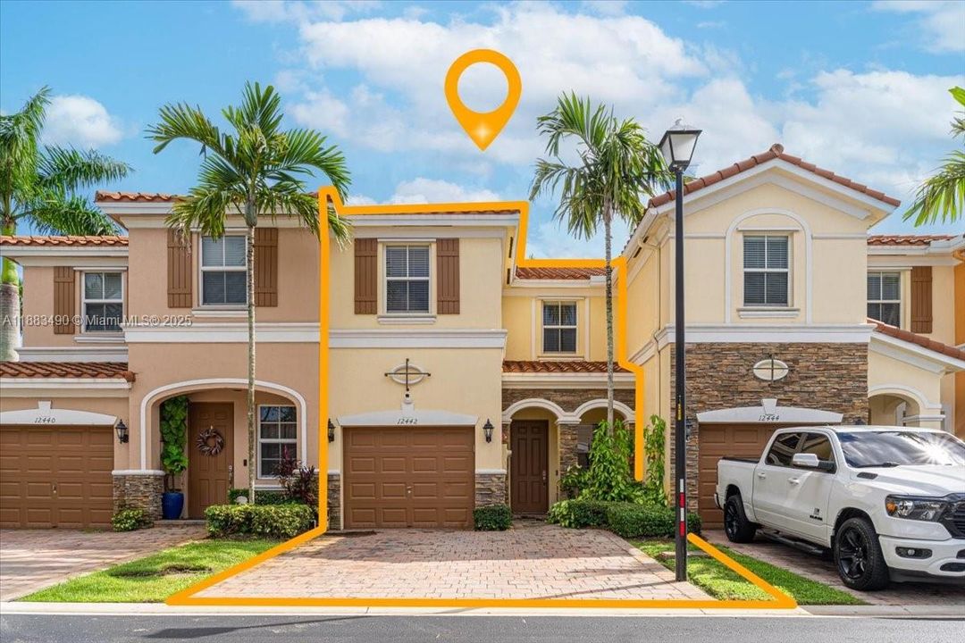 合同活跃: $3,150 (3 贝兹, 2 浴室, 1742 平方英尺)