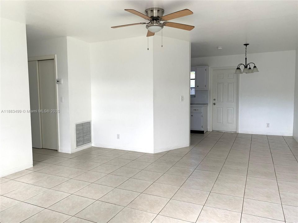 Недавно арендовано: $1,900 (2 спален, 1 ванн, 1052 Квадратных фут)