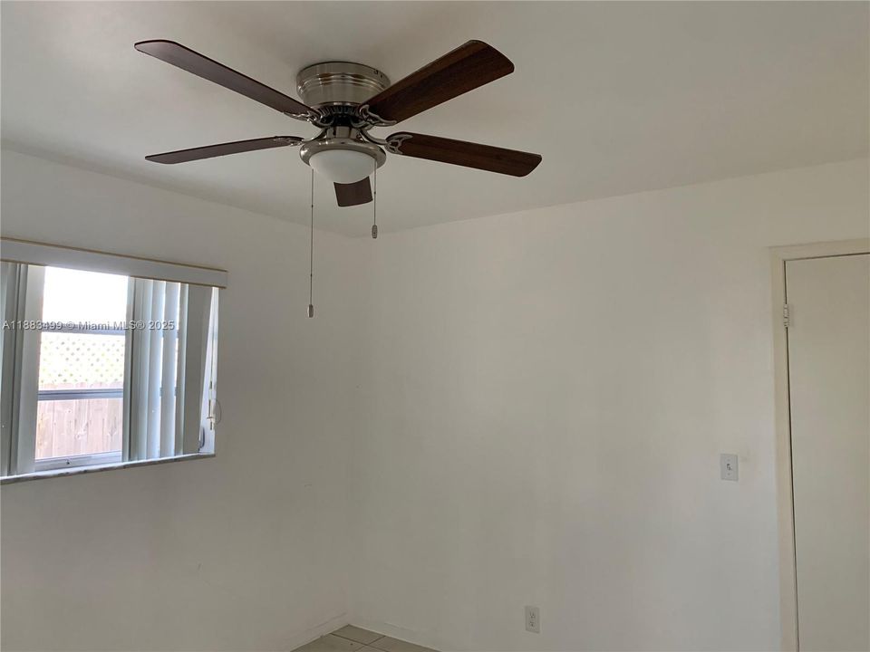 Недавно арендовано: $1,900 (2 спален, 1 ванн, 1052 Квадратных фут)