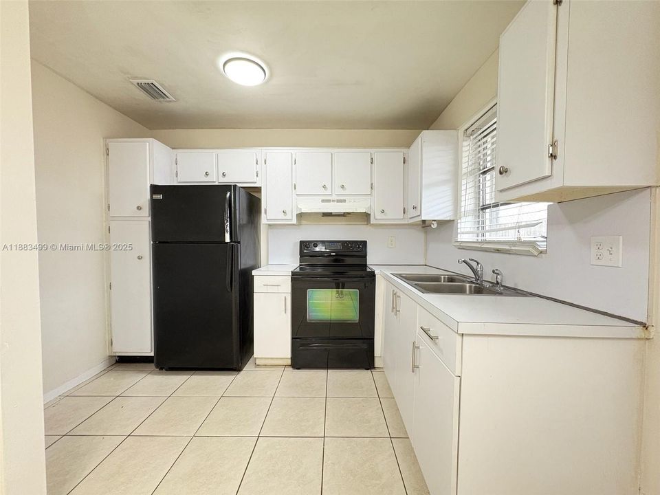 Недавно арендовано: $1,900 (2 спален, 1 ванн, 1052 Квадратных фут)