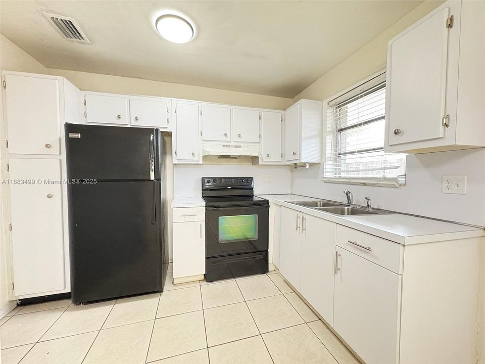 Недавно арендовано: $1,900 (2 спален, 1 ванн, 1052 Квадратных фут)