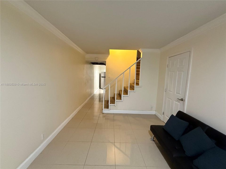 Activo con contrato: $3,500 (4 camas, 3 baños, 1590 Pies cuadrados)