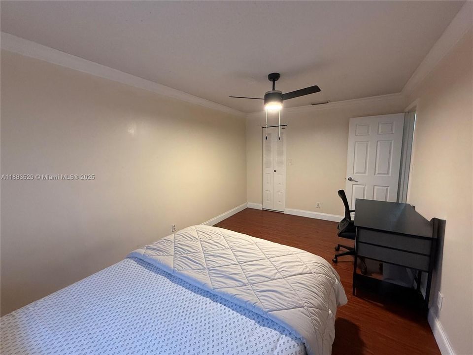 Activo con contrato: $3,500 (4 camas, 3 baños, 1590 Pies cuadrados)