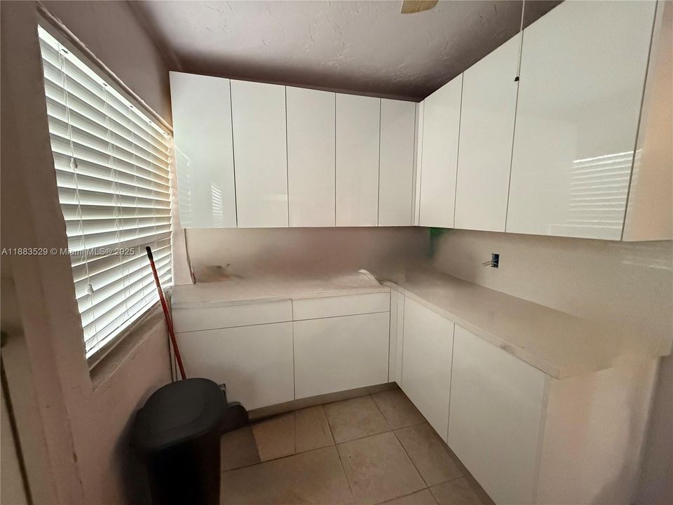 Activo con contrato: $3,500 (4 camas, 3 baños, 1590 Pies cuadrados)