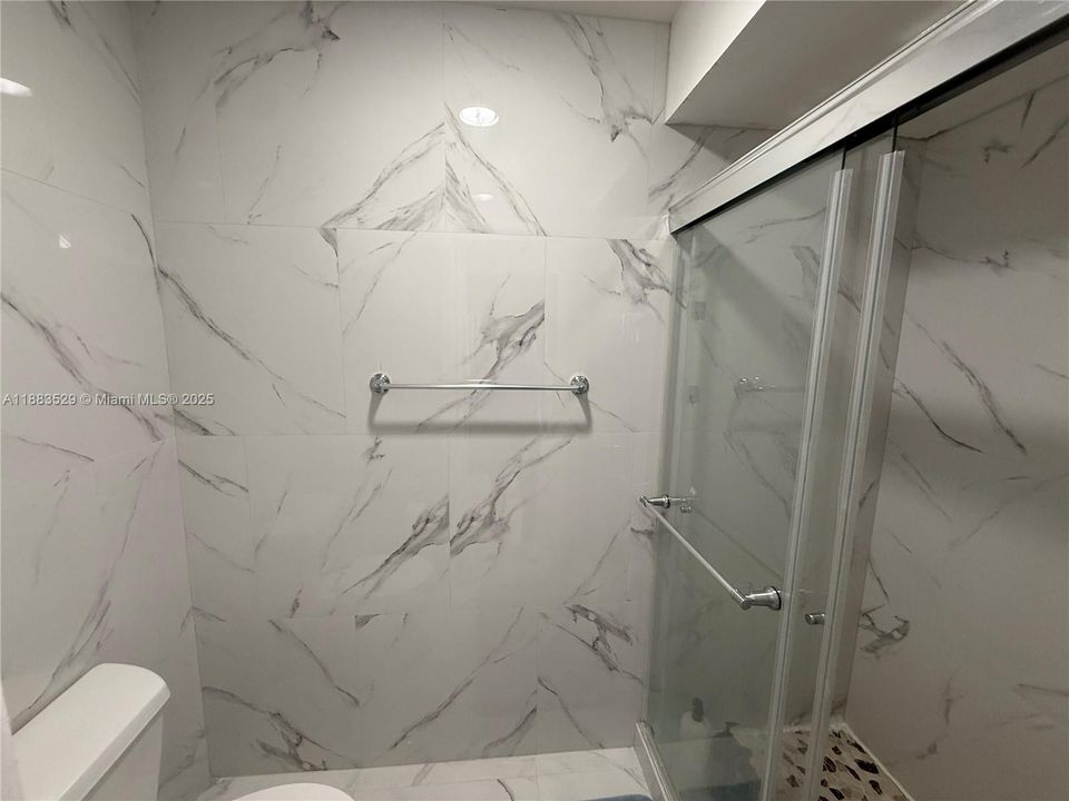 Activo con contrato: $3,500 (4 camas, 3 baños, 1590 Pies cuadrados)