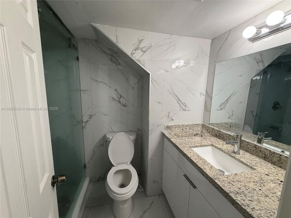 Activo con contrato: $3,500 (4 camas, 3 baños, 1590 Pies cuadrados)