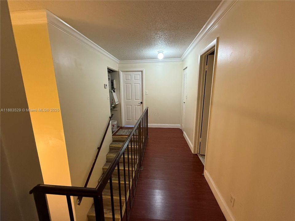 Activo con contrato: $3,500 (4 camas, 3 baños, 1590 Pies cuadrados)