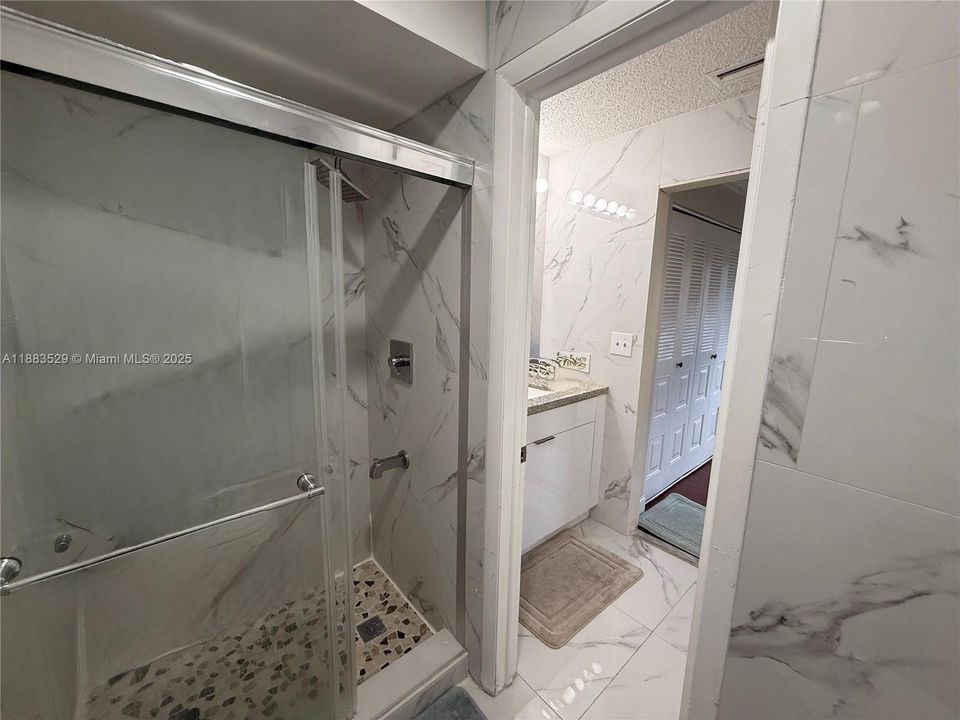 Activo con contrato: $3,500 (4 camas, 3 baños, 1590 Pies cuadrados)