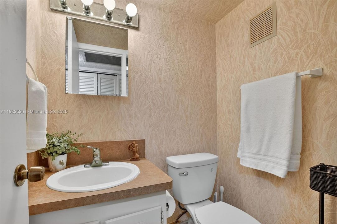 На продажу: $115,000 (1 спален, 1 ванн, 700 Квадратных фут)