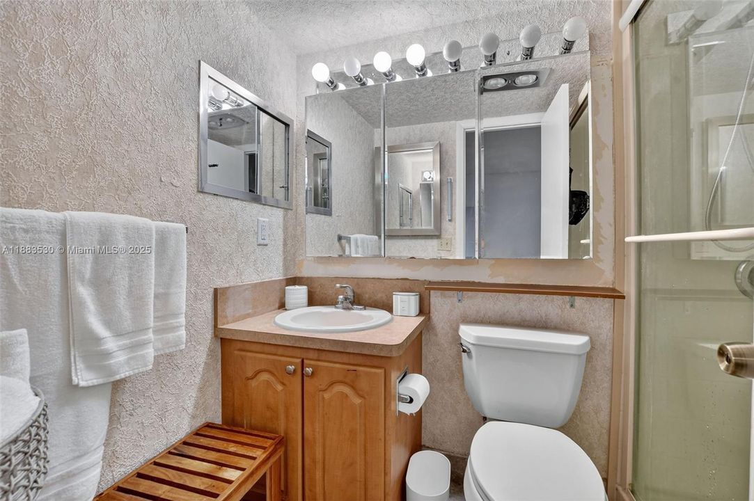 На продажу: $115,000 (1 спален, 1 ванн, 700 Квадратных фут)