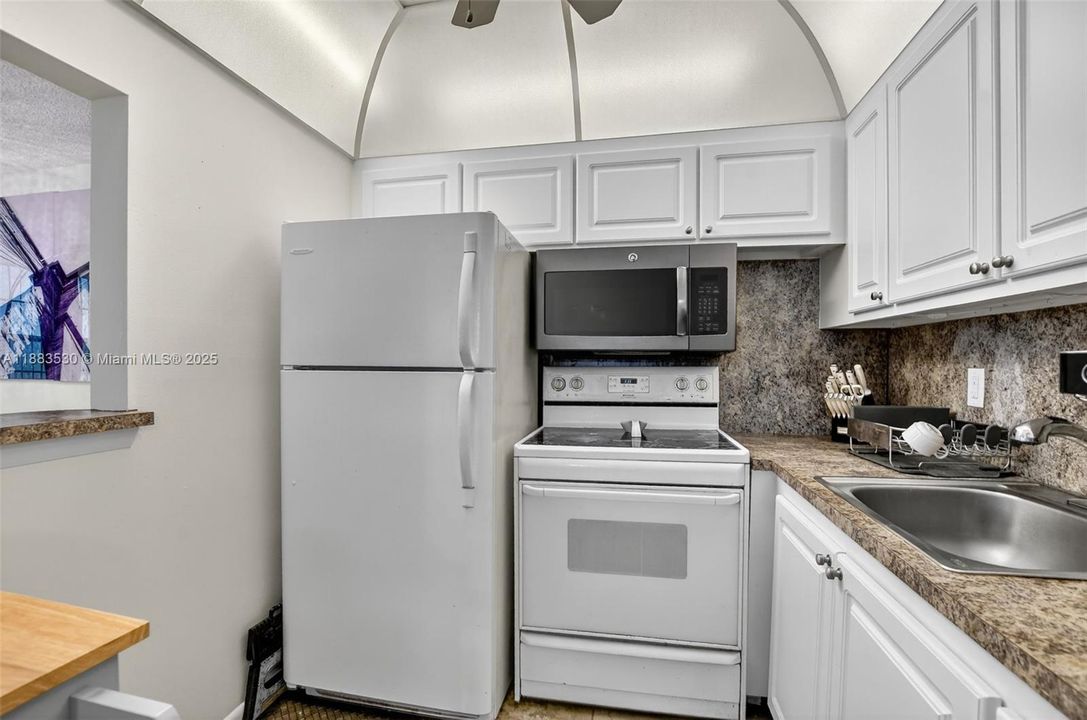 На продажу: $115,000 (1 спален, 1 ванн, 700 Квадратных фут)