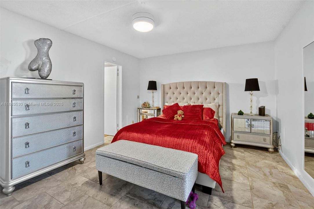 На продажу: $115,000 (1 спален, 1 ванн, 700 Квадратных фут)