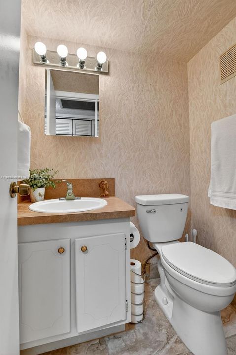 На продажу: $115,000 (1 спален, 1 ванн, 700 Квадратных фут)