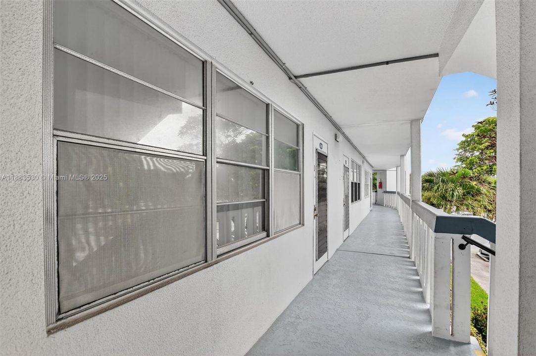 На продажу: $115,000 (1 спален, 1 ванн, 700 Квадратных фут)