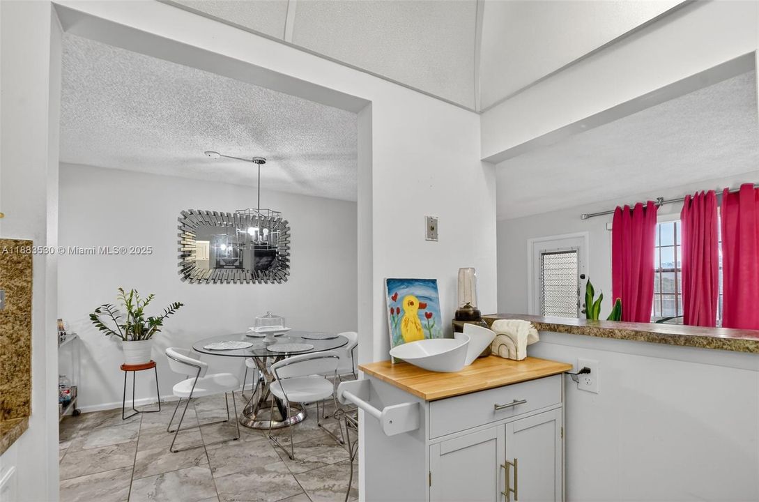 На продажу: $115,000 (1 спален, 1 ванн, 700 Квадратных фут)