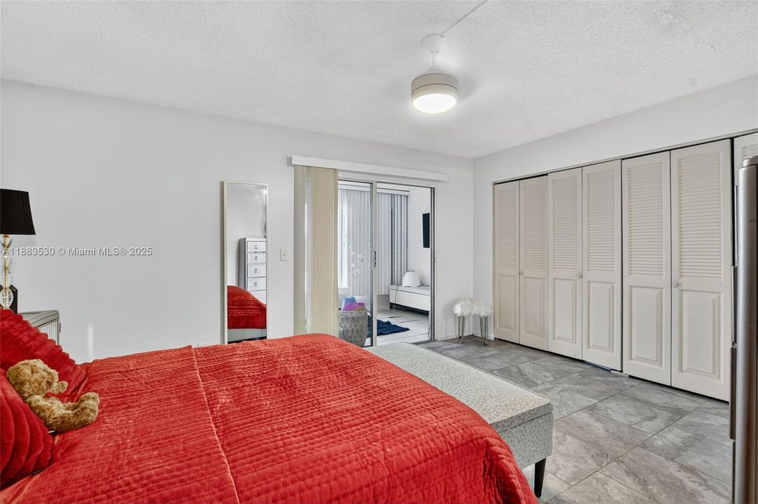 На продажу: $115,000 (1 спален, 1 ванн, 700 Квадратных фут)