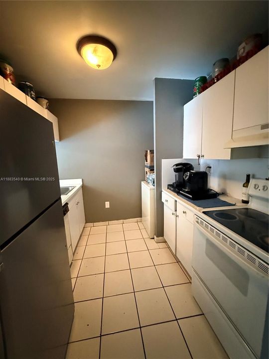 Active With Contract: $163,000 (1 beds, 1 baths, 725 Square Feet)