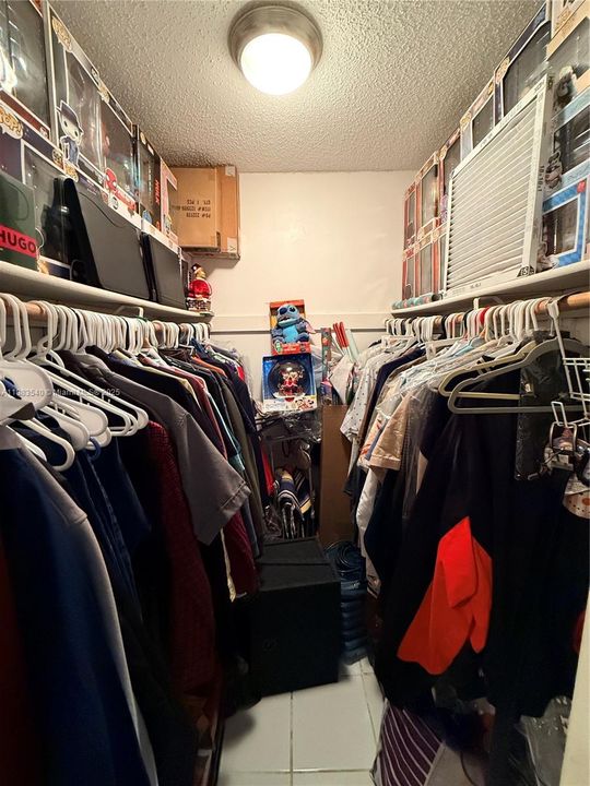 Active With Contract: $163,000 (1 beds, 1 baths, 725 Square Feet)