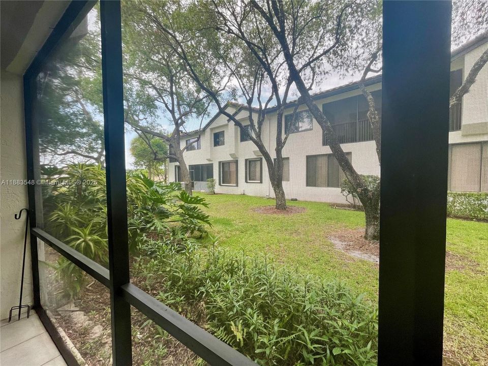 Active With Contract: $2,900 (2 beds, 2 baths, 1382 Square Feet)