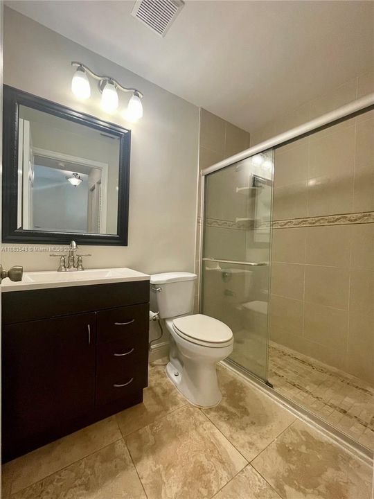 Active With Contract: $2,900 (2 beds, 2 baths, 1382 Square Feet)