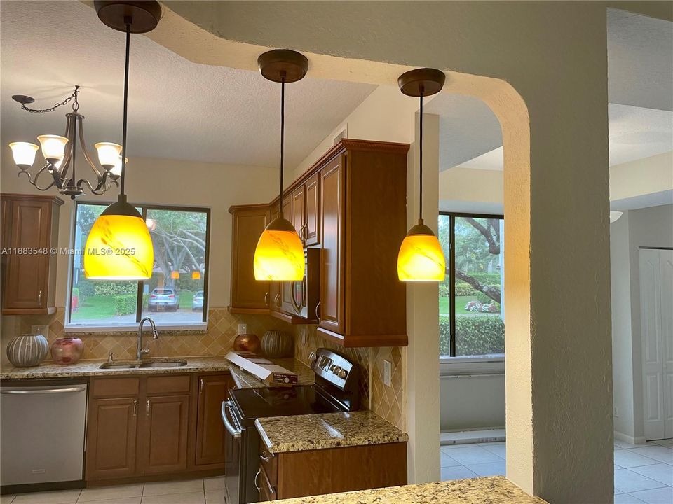 Active With Contract: $2,900 (2 beds, 2 baths, 1382 Square Feet)