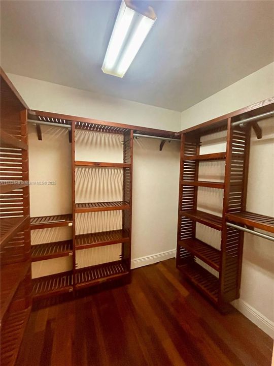 Active With Contract: $2,900 (2 beds, 2 baths, 1382 Square Feet)