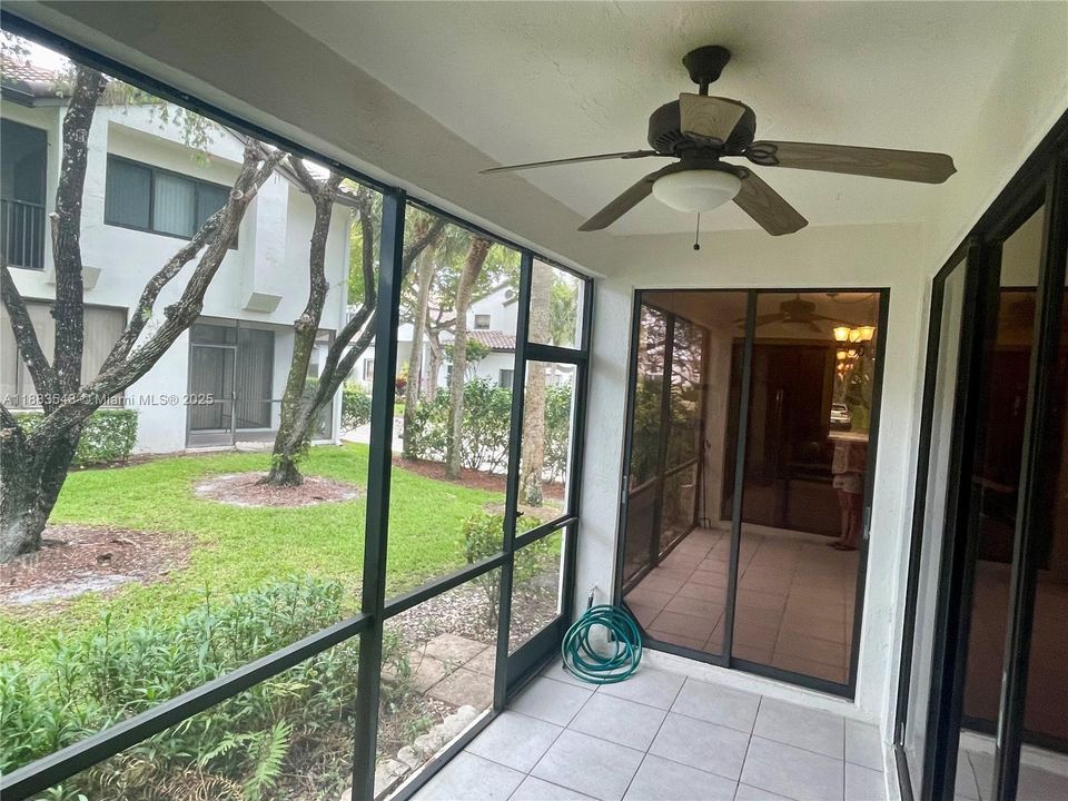 Active With Contract: $2,900 (2 beds, 2 baths, 1382 Square Feet)
